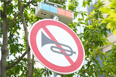 半岛app下载体育
通信：全国多地都在禁止鸣笛，如何正视“城市禁鸣” ？